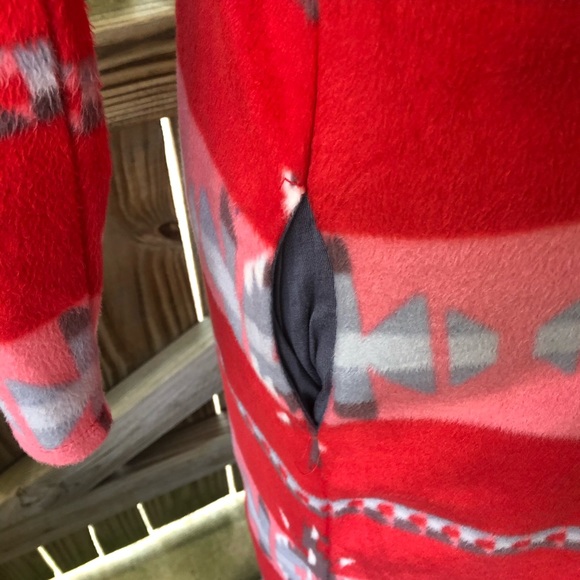 Ellen Tracy Red & Gray Aztec Print Hooded Soft Fleece Nightgown Robe Size M - Picture 9 of 13